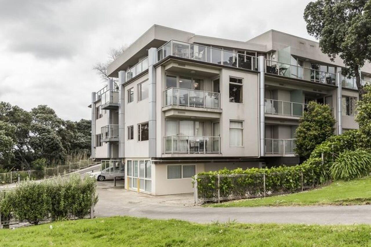 Vr Takapuna Auckland Exteriör bild Apartments in the suburb of Remuera, Auckland