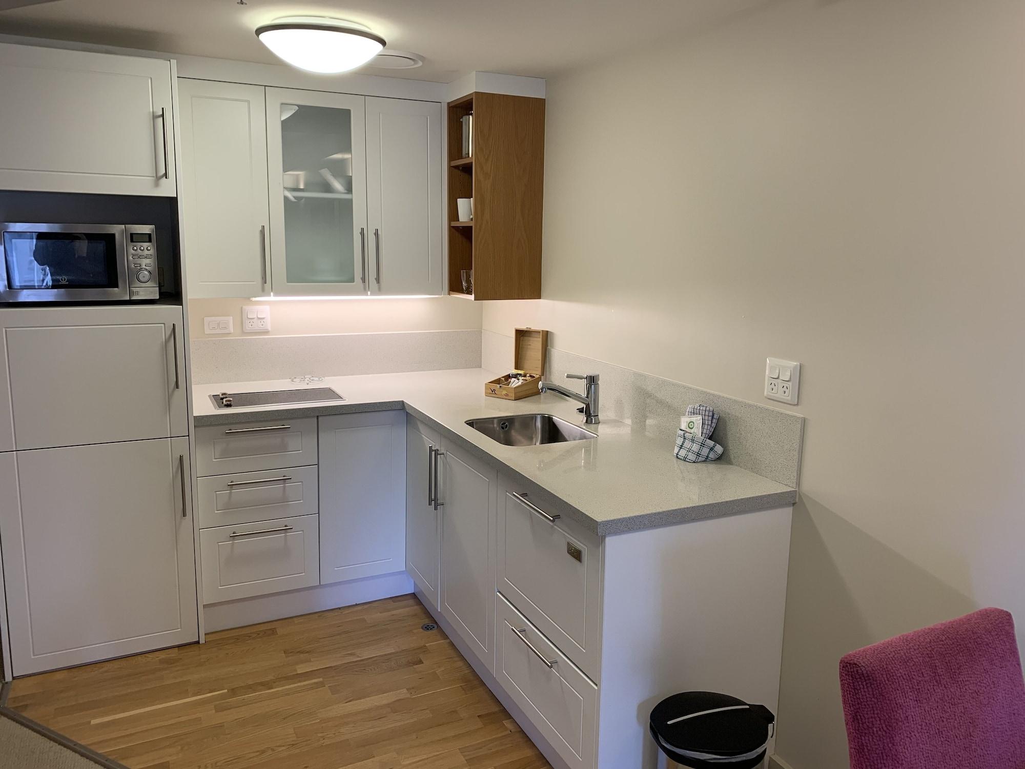 Vr Takapuna Auckland Exteriör bild A typical kitchen in a student apartment