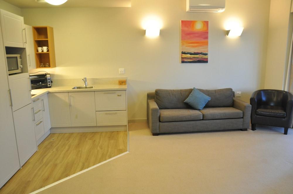 Vr Takapuna Auckland Exteriör bild A typical one-bedroom apartment at the Village