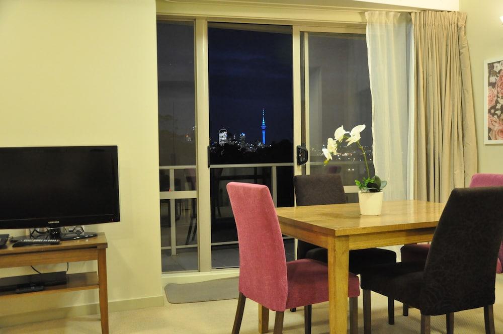 Vr Takapuna Auckland Exteriör bild A typical condominium interior