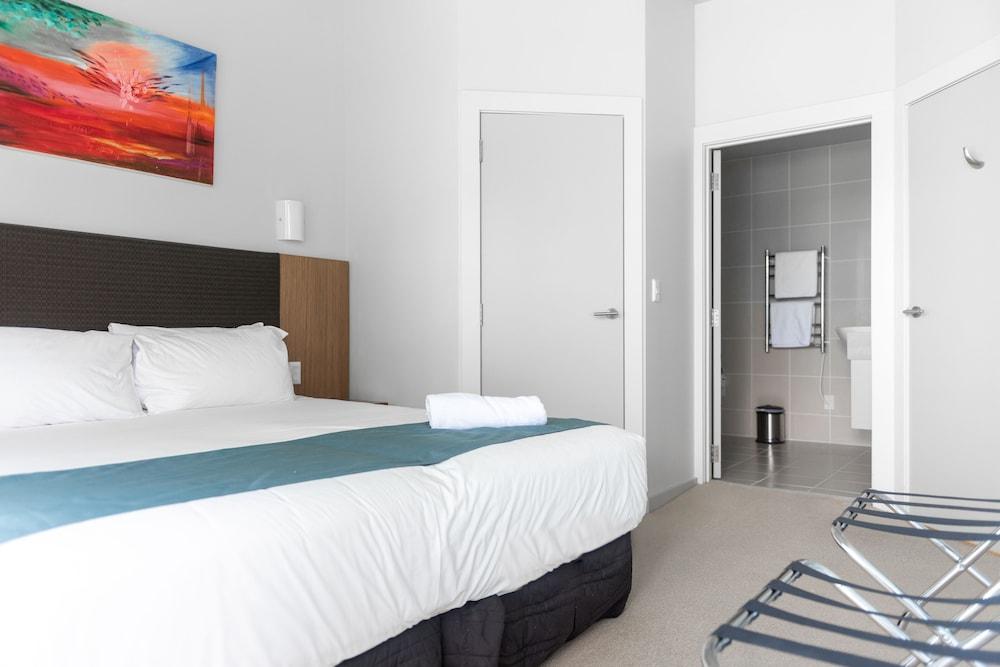 Vr Takapuna Auckland Exteriör bild A bedroom at the Mantra on Lake