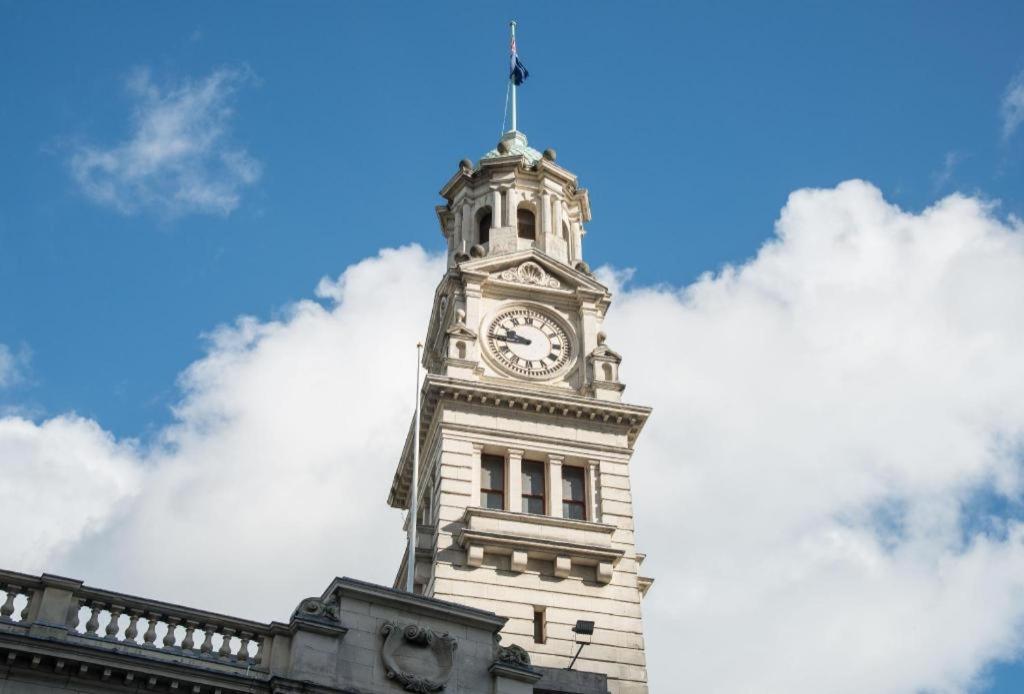 Vr Takapuna Auckland Exteriör bild The clock tower