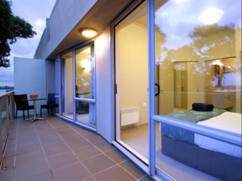 Vr Takapuna Auckland Exteriör bild A typical apartment at the hotel