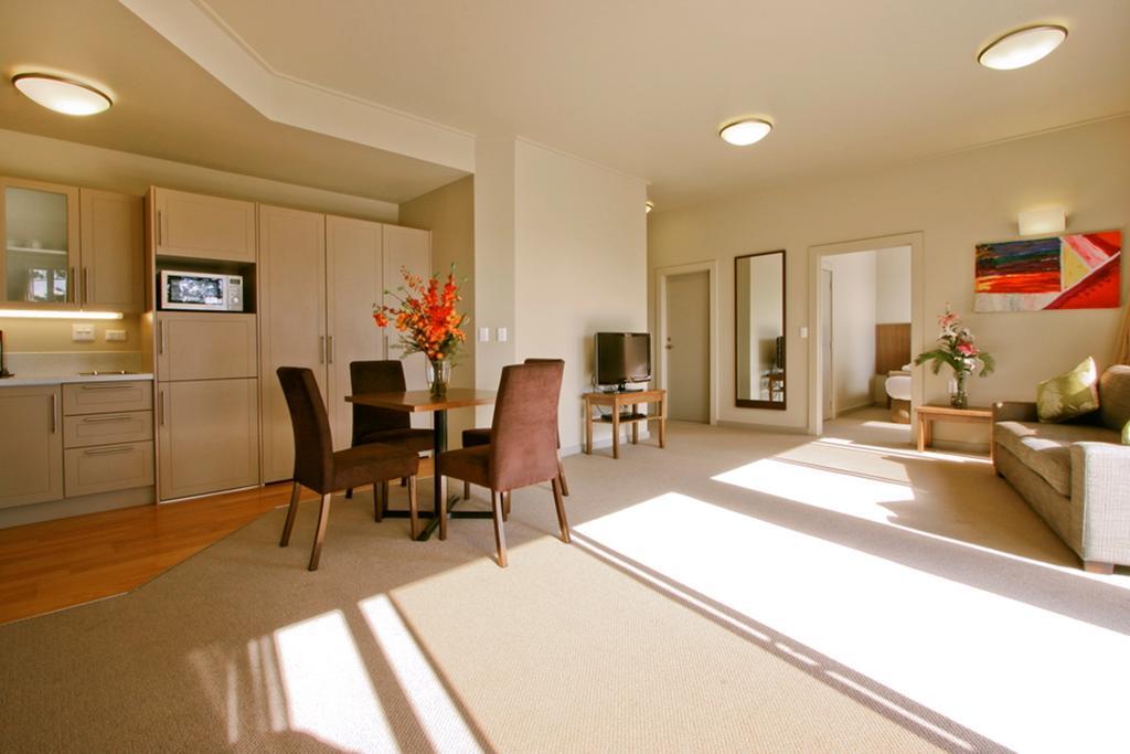 Vr Takapuna Auckland Exteriör bild A typical apartment at the Arbour Oaks retirement village