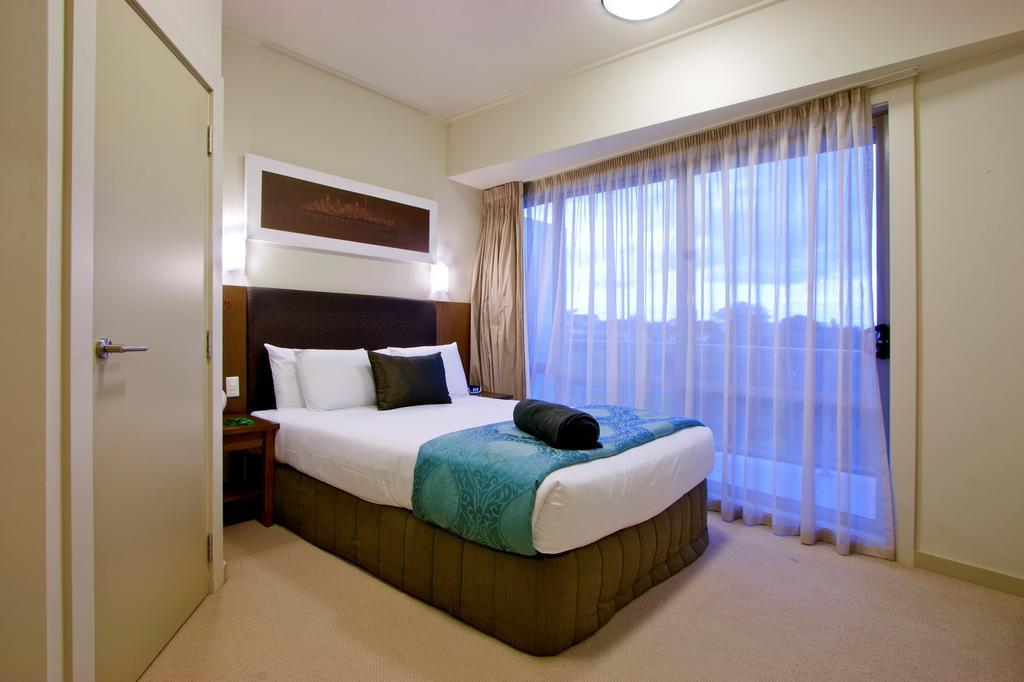 Vr Takapuna Auckland Exteriör bild A bedroom at the Mantra on Lakeview