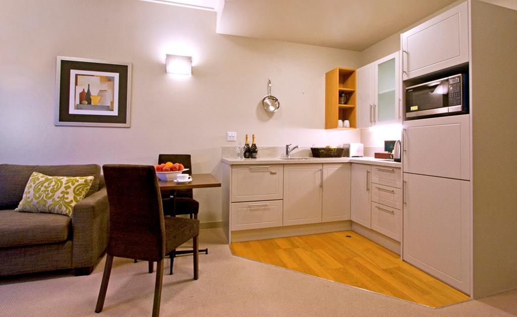 Vr Takapuna Auckland Exteriör bild A typical apartment at the Village