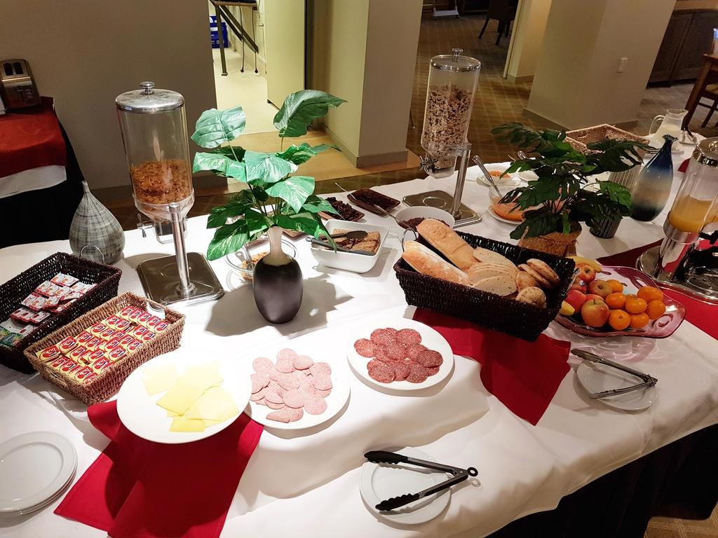 Vr Takapuna Auckland Exteriör bild A buffet at a hotel