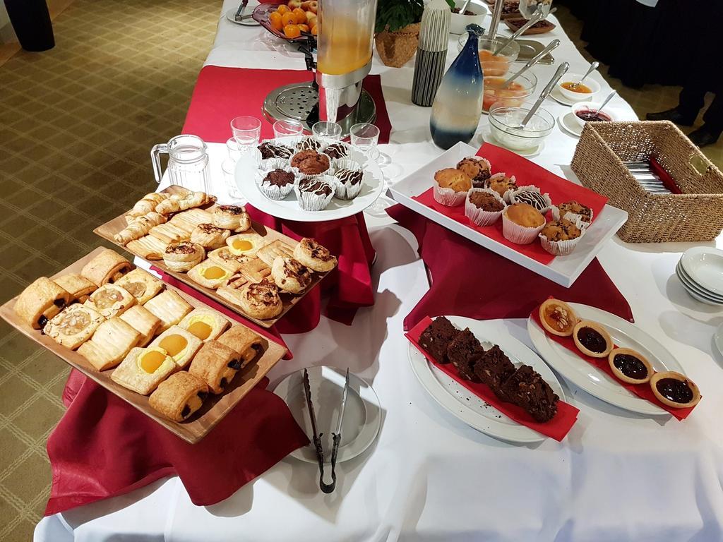 Vr Takapuna Auckland Exteriör bild A selection of afternoon tea items