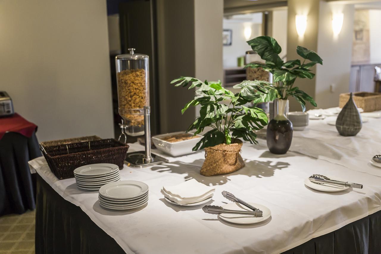 Vr Takapuna Auckland Exteriör bild A buffet table