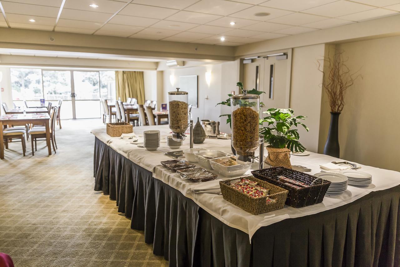 Vr Takapuna Auckland Exteriör bild A buffet at a hotel
